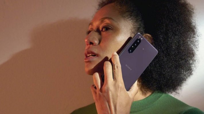 Компания Sony представила новый телефон с огромной камерой Xperia Pro-I