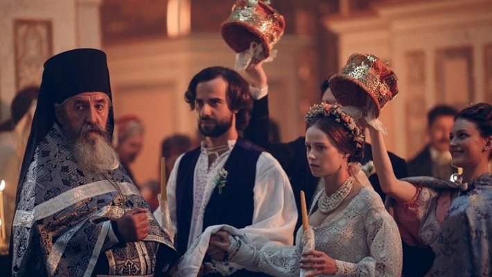Кадр из сериала "Крепостная"