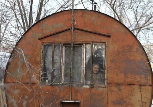 Московский блогер купила квартиру пенсионерке из Омска