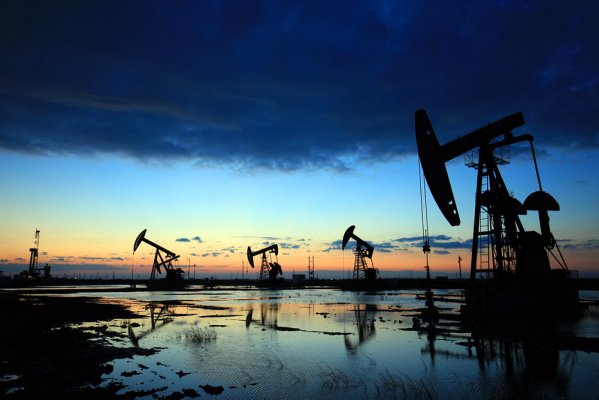 Привести к профициту нефти на рынке может возврат к ядерной сделке с Ираном