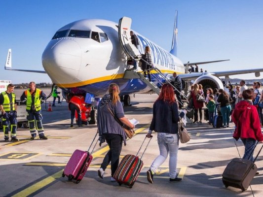 С 8 ноября 2021 года в России в самолеты будут пускать только по QR-коду