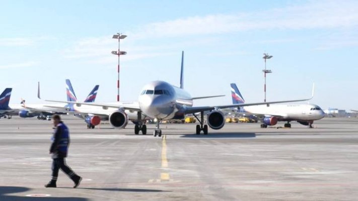 С 8 ноября 2021 года в России в самолеты будут пускать только по QR-коду