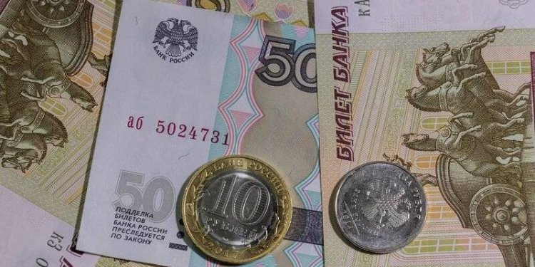 Денежная компенсация за нерабочую неделю: кто может рассчитывать на единовременную выплату в размере 13000 рублей в ноябре 2021 года