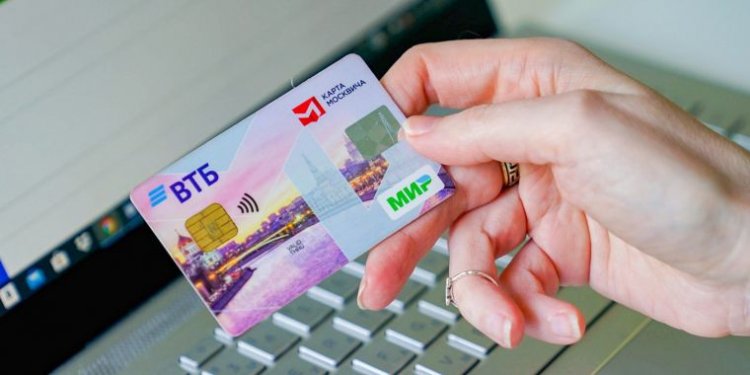 С 8 ноября социальные карты пожилых москвичей будут заблокированы, но не у всех