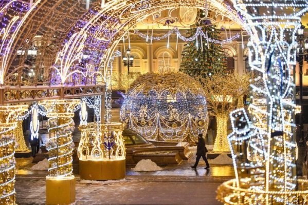 Когда начнется демонтаж новогодних украшений в СПб и Москве в 2022 году