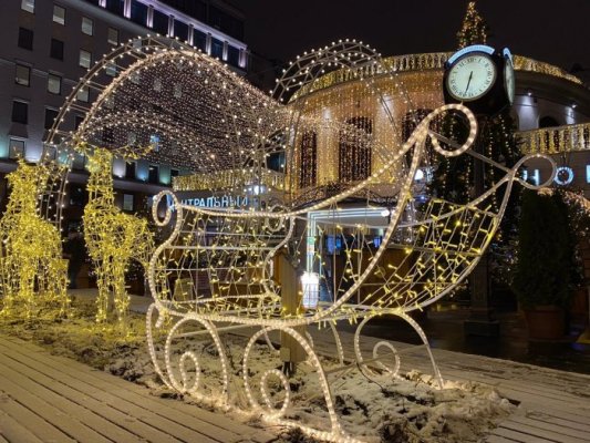 Когда начнется демонтаж новогодних украшений в СПб и Москве в 2022 году