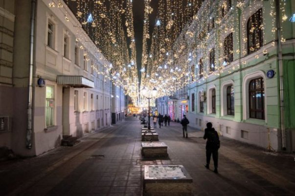 Когда начнется демонтаж новогодних украшений в СПб и Москве в 2022 году
