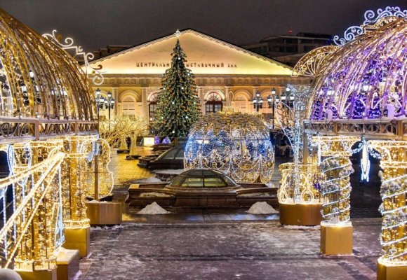 Когда начнется демонтаж новогодних украшений в СПб и Москве в 2022 году