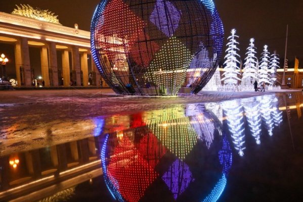 Когда начнется демонтаж новогодних украшений в СПб и Москве в 2022 году