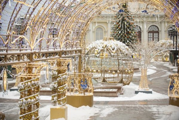 Когда начнется демонтаж новогодних украшений в СПб и Москве в 2022 году
