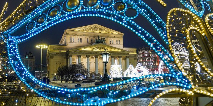 Когда начнется демонтаж новогодних украшений в СПб и Москве в 2022 году