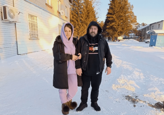 В Рождество в Новосибирске нашли новорожденного ребенка, оставленного в коробке на обочине